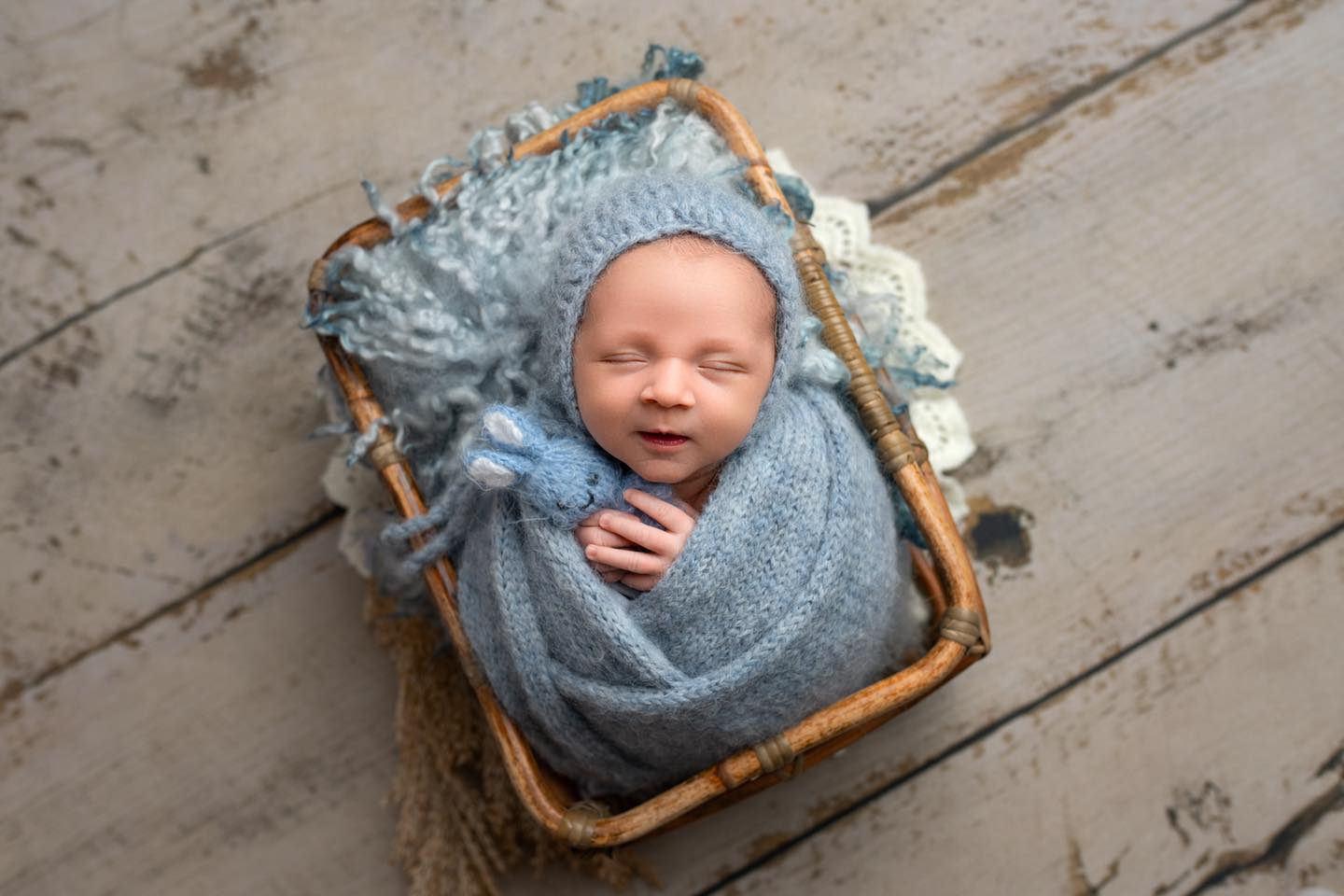 Chunky textured knitted wrap & bonnet