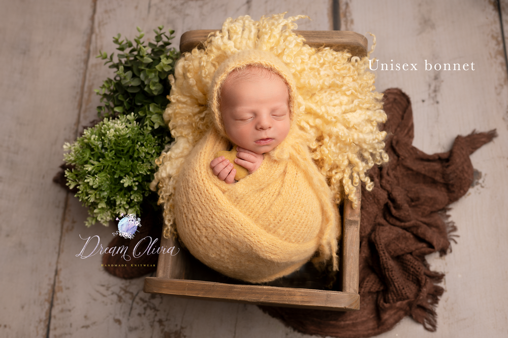 Chunky textured knitted wrap & bonnet