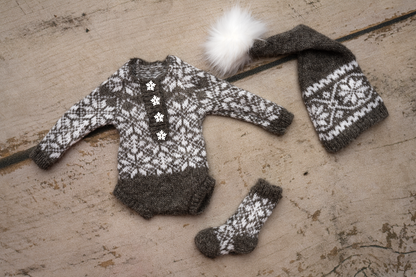 Christmas Olivia sets (newborn size)