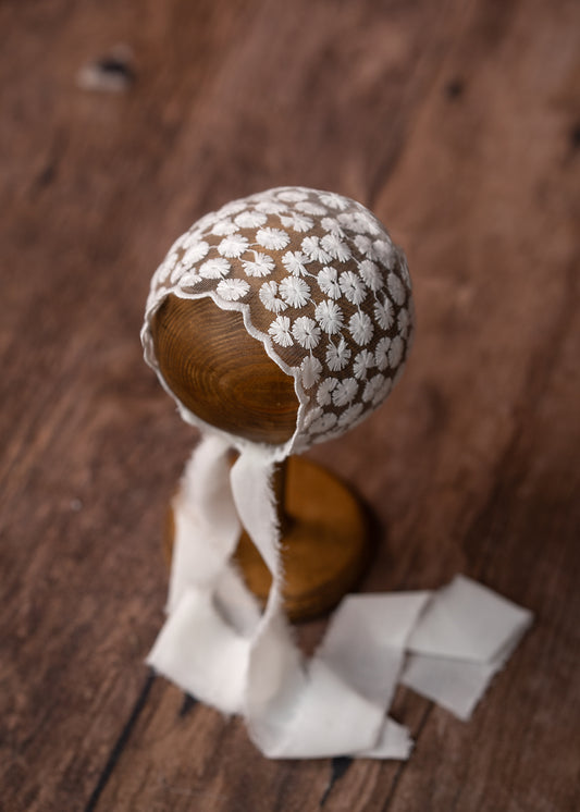 Frosted bonnet & wrap