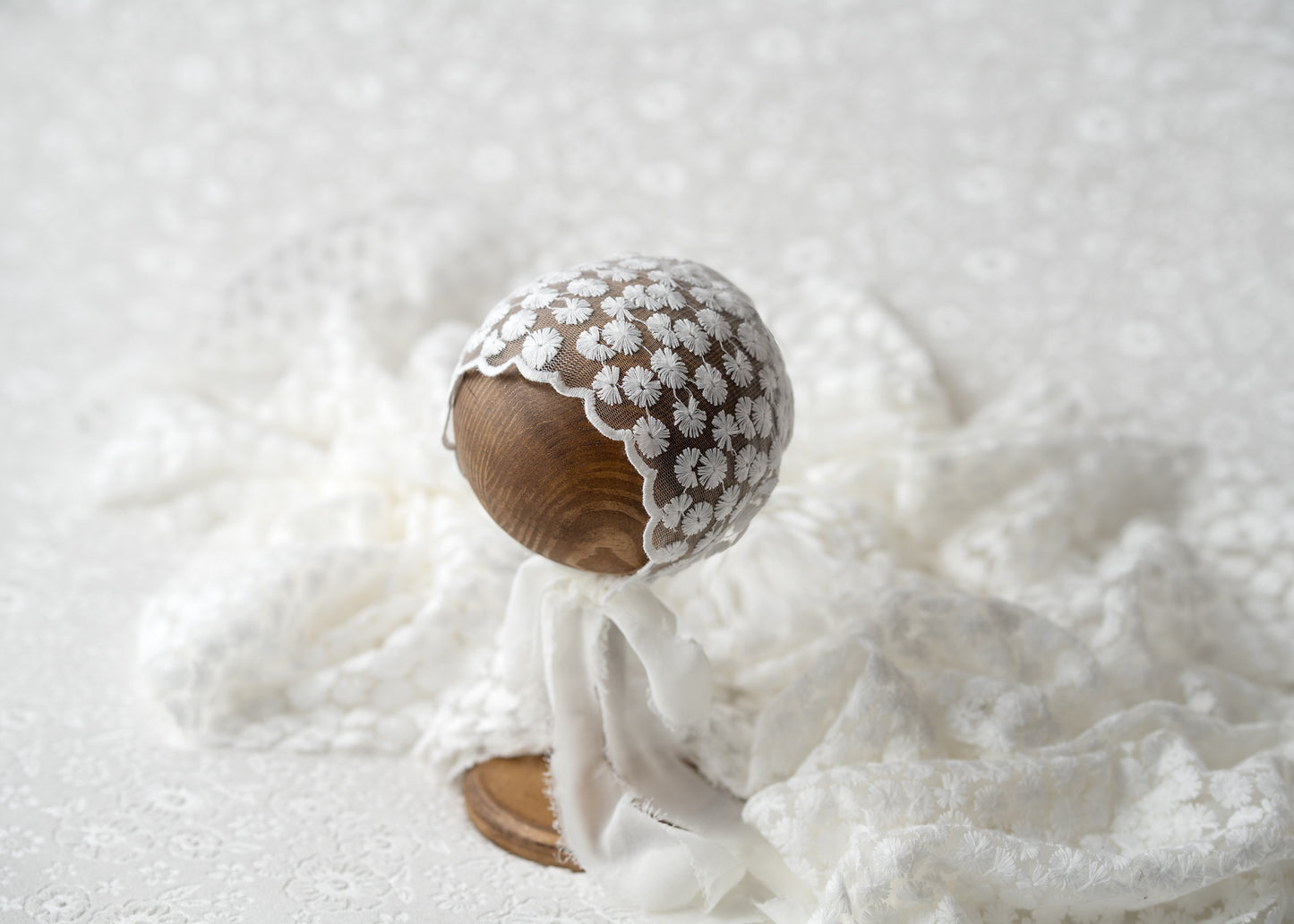 Frosted bonnet & wrap