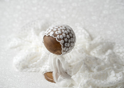 Frosted bonnet & wrap