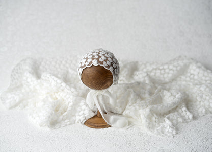 Frosted bonnet & wrap