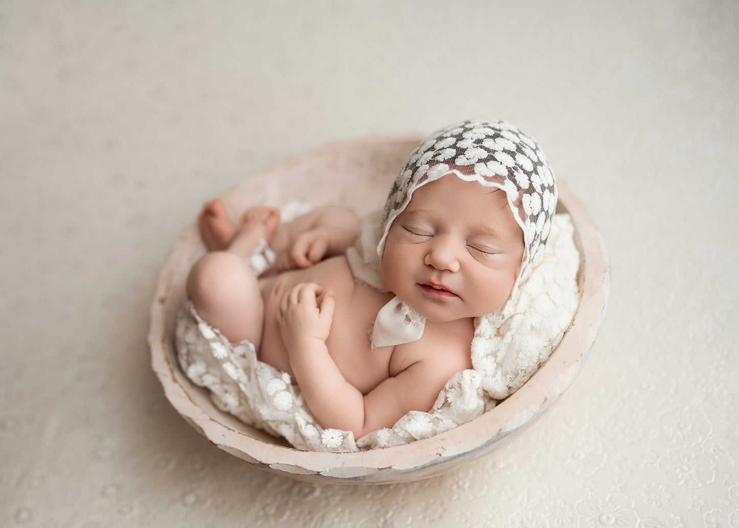 Frosted bonnet & wrap