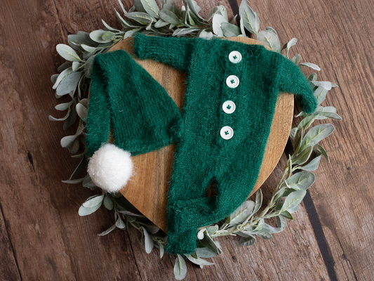 Green Christmas outfit (newborn)