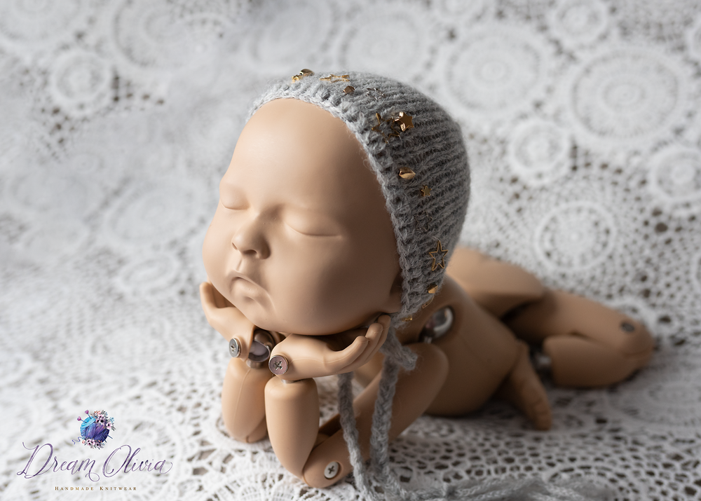 Alpaca bonnet with stars